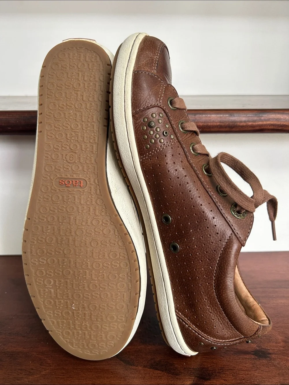 Taos Footwear casual lace
